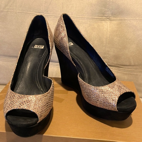 UGG Australia Toura Wedges - Picture 1 of 9